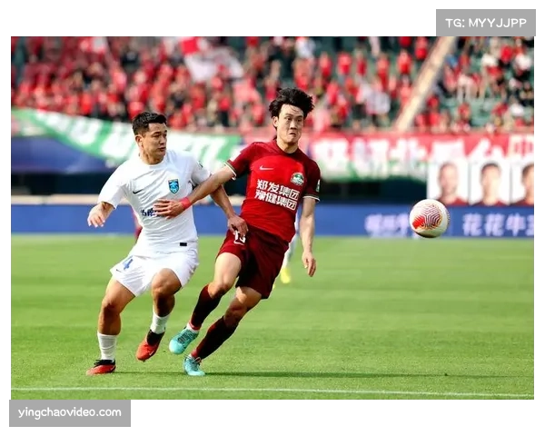 特写：老将冯特在生涯最后一场主场比赛中，利用角球头槌攻入纪念性一球